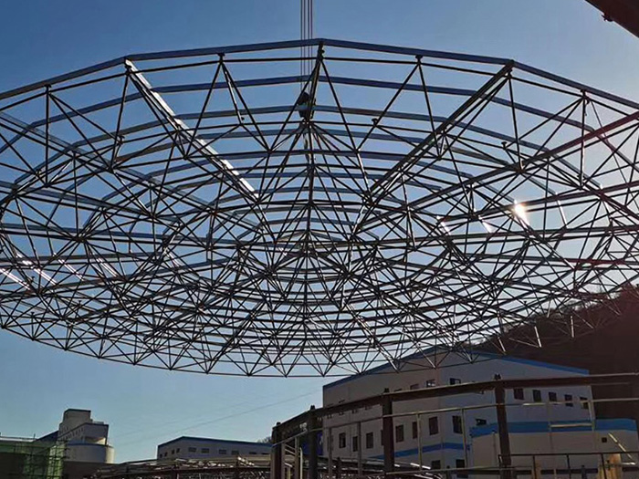 调兵山螺栓球网架工程施工现场
