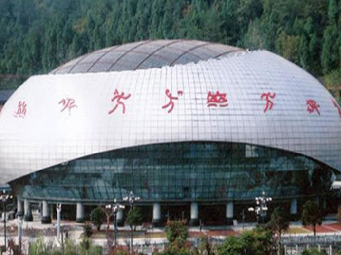 调兵山体育中心球形网架加工安装